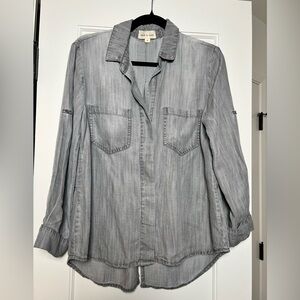 Anthropologie Cloth and Stone Gray Split Hem Button Down Top (Small)